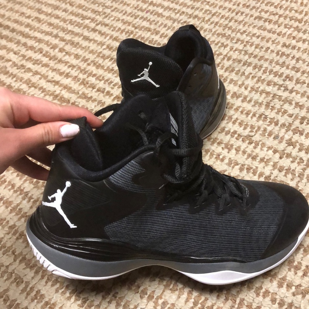 Jordan’s basketball shoes women’s sz 7